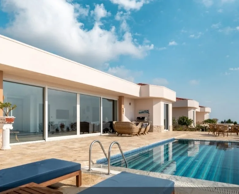 Avsallar'da Havuzlu Tek Katlı Villa