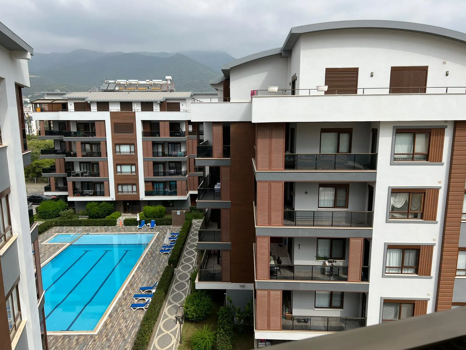 Oba'da 360 m² Genişliğinde, Vatandaşlığa Uygun 5+1