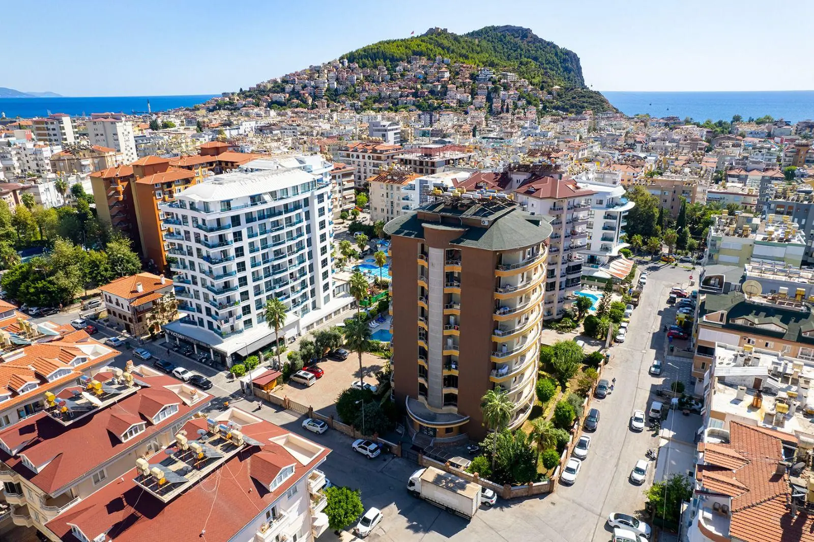 Alanya Merkezde 200 m² Genişliğinde, Vatandaşlığa Uygun 4+1