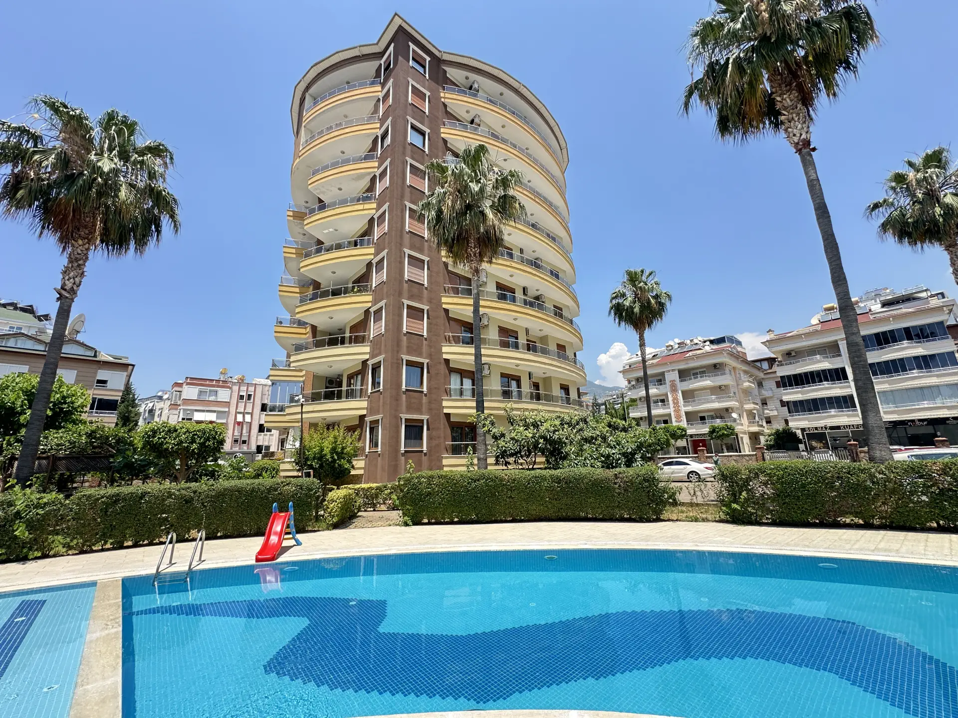 Alanya Merkezde 215 m² — Vatandaşlığa Uygun Geniş 4+1